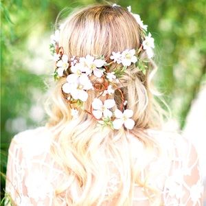 Made to order! I can do real, dried or silk flowers.